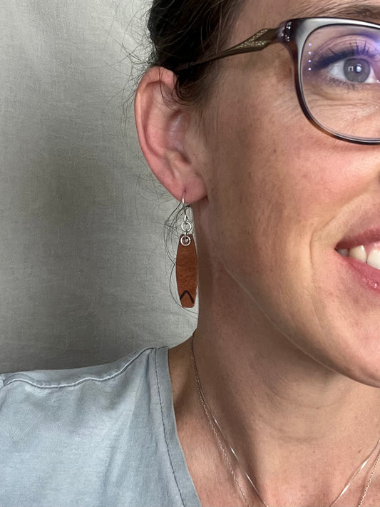 Brown Narrowed bar With burned v