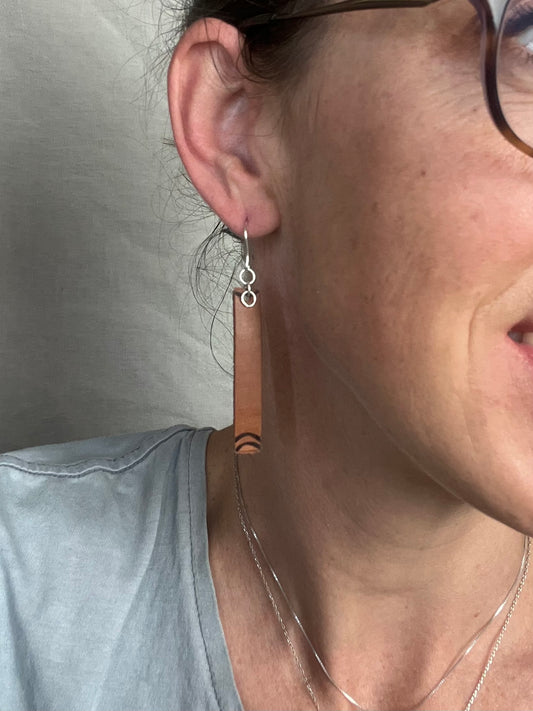Narrow Bar with Double Arch Burn Dangle Earrings Brown