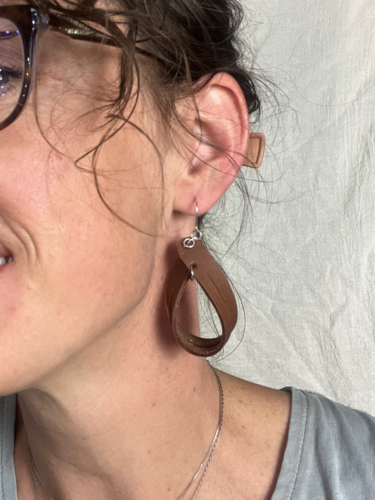 Split Loop Dangle Leather Earring Brown