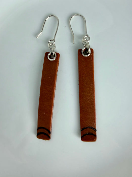 Bar with Double Arch Burn Dangle Earrings Brown