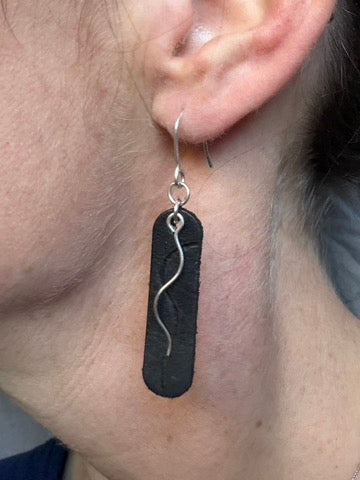 Oval Sway Earrings Black