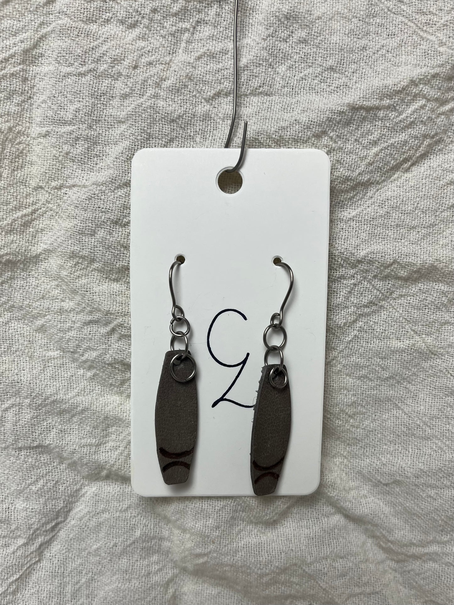 Brown Narrowed bar With burned double arch