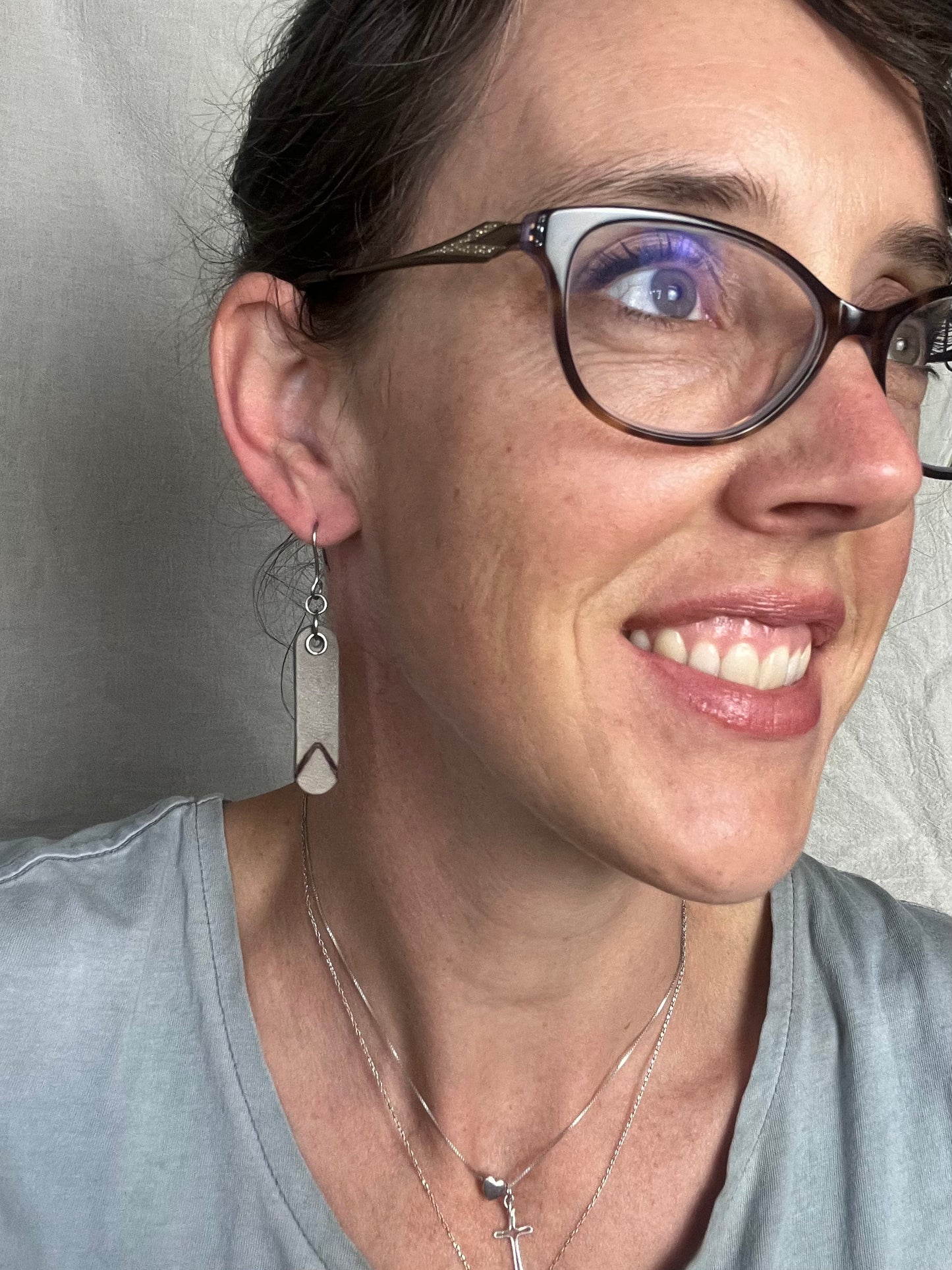 Oval V Burned Dangling Earrings Black