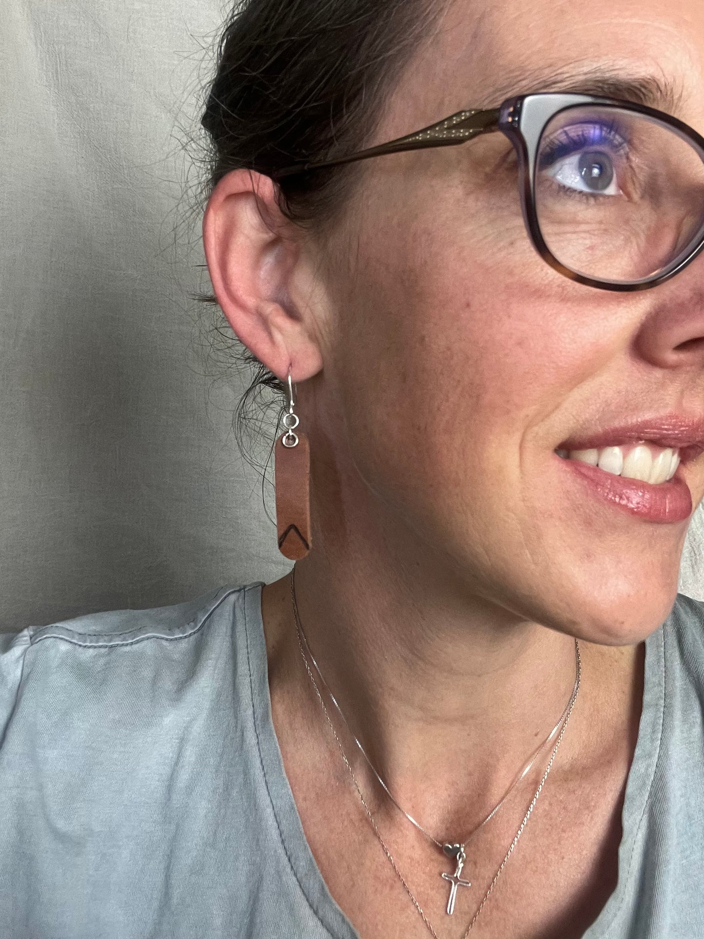 Oval V Burned Dangling Earrings Black