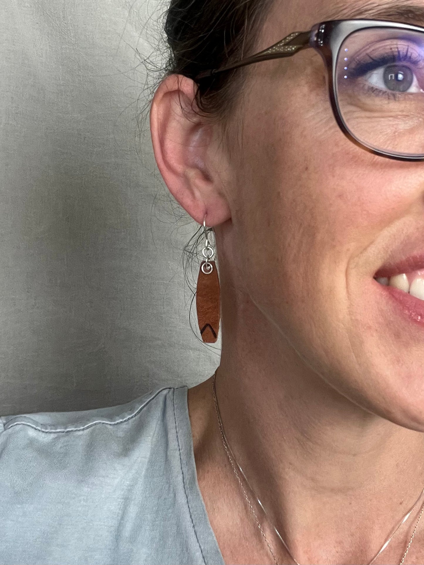 Brown Narrowed bar With burned v