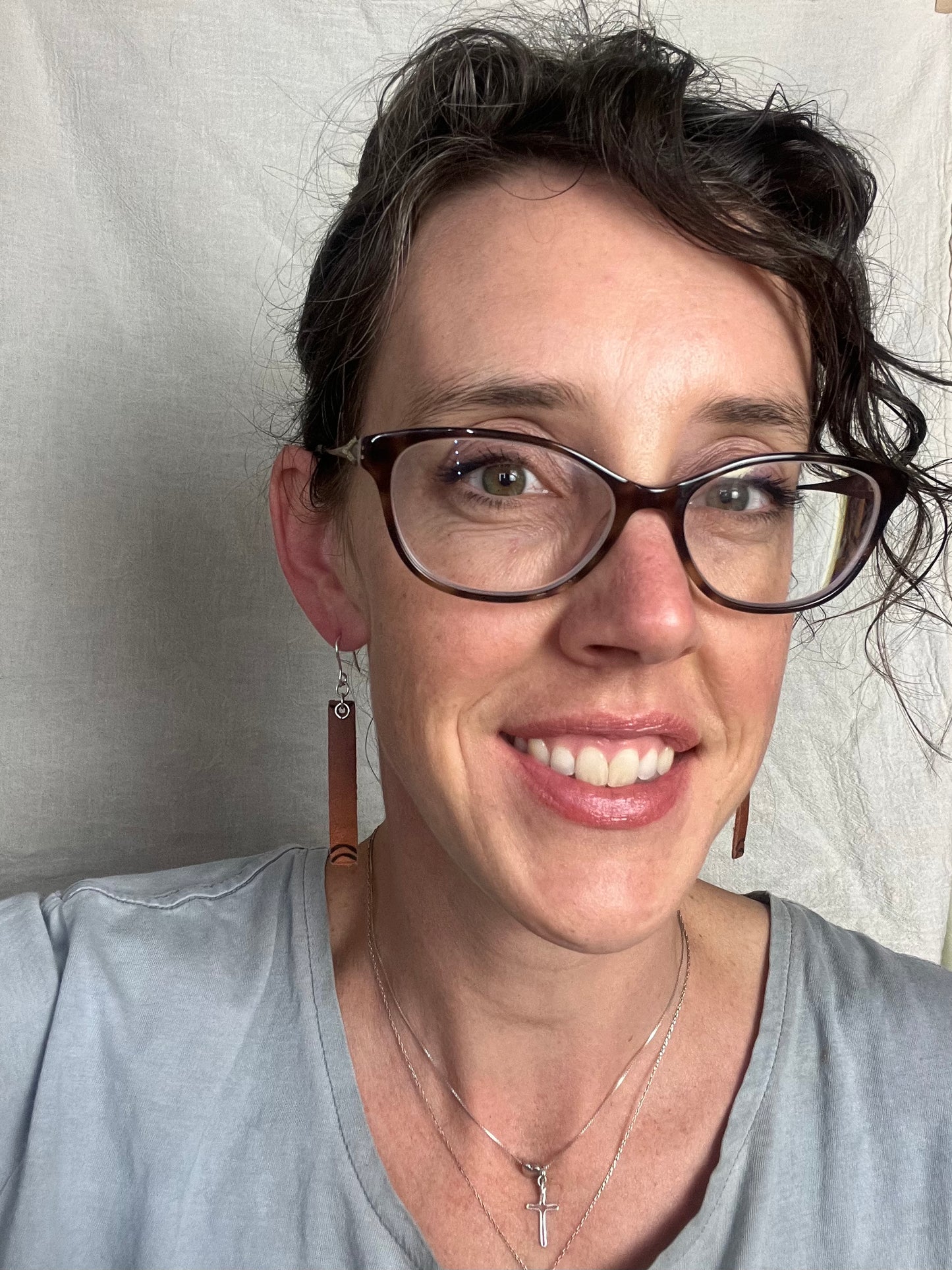 Narrow Bar with Double Arch Burn Dangle Earrings Brown