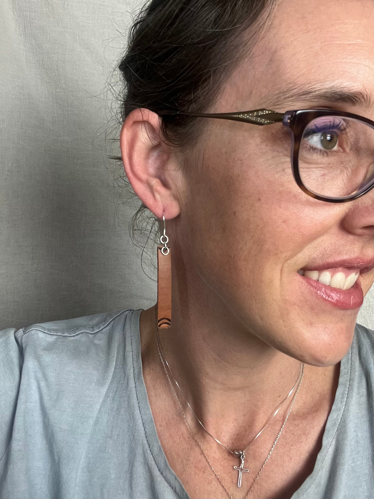 Narrow Bar with Double Arch Burn Dangle Earrings Brown