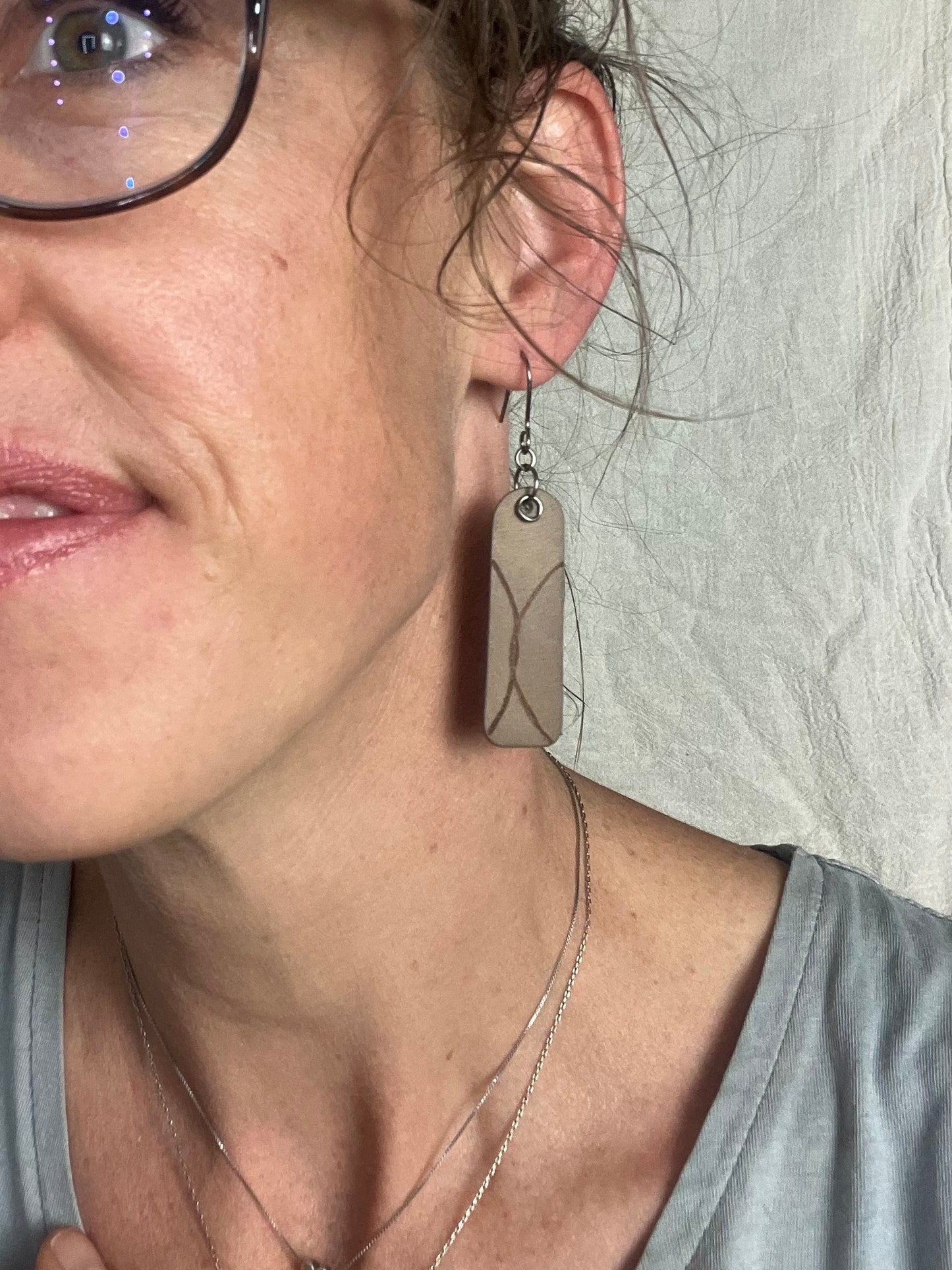 Window Burned Dangling Earrings Brown