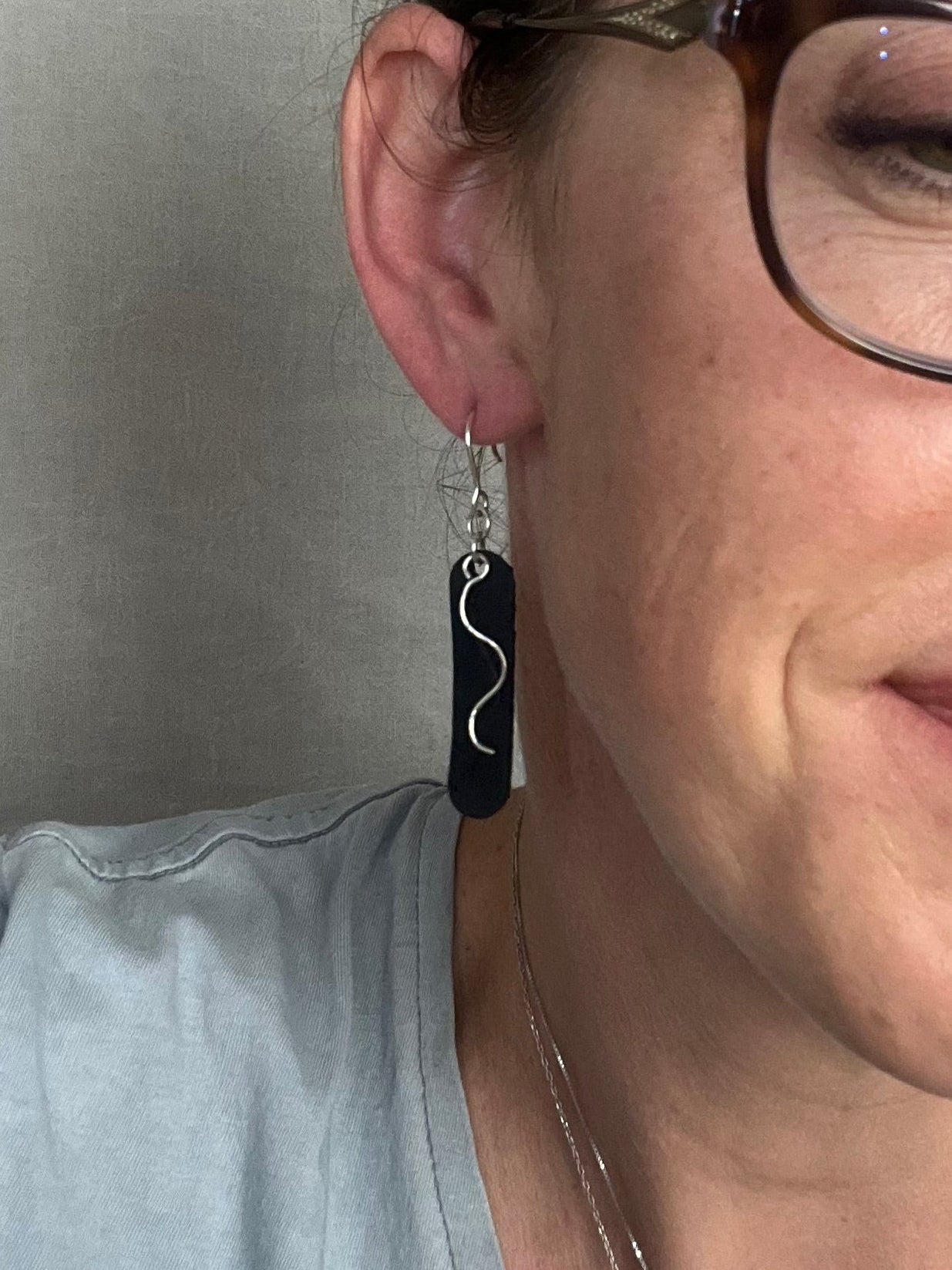 Oval Sway Earrings Black