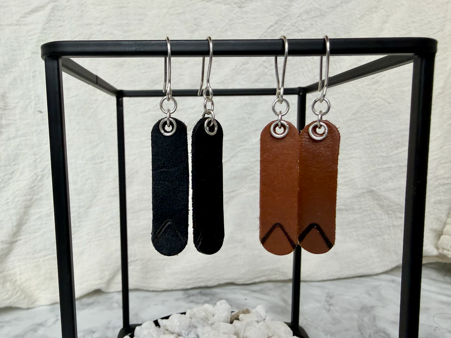 Oval V Burned Dangling Earrings Brown