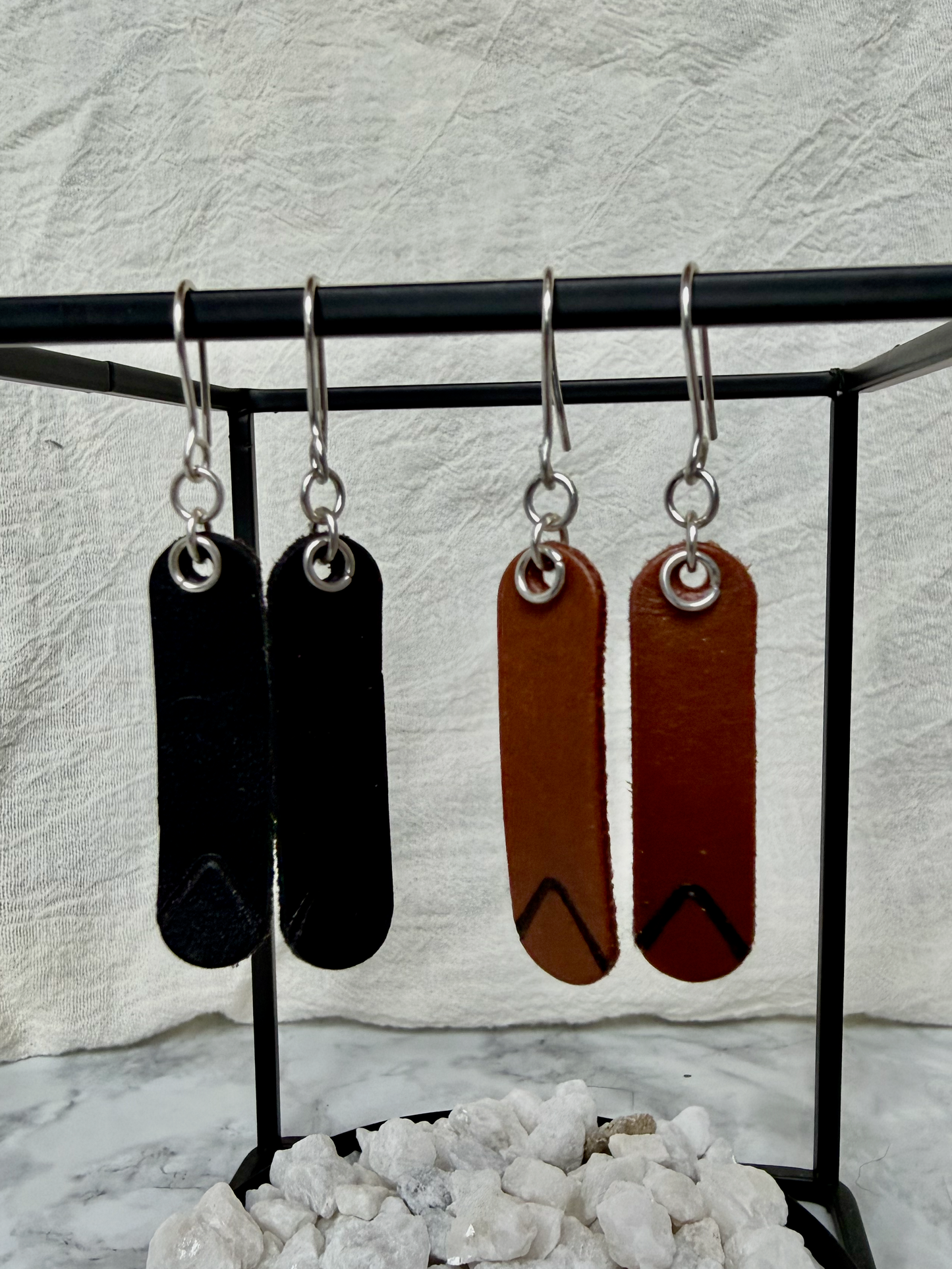 Oval V Burned Dangling Earrings Brown