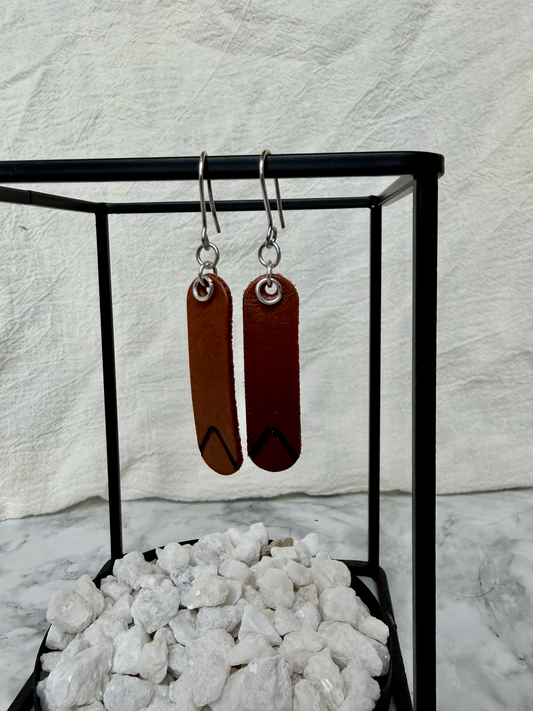 Oval V Burned Dangling Earrings Brown