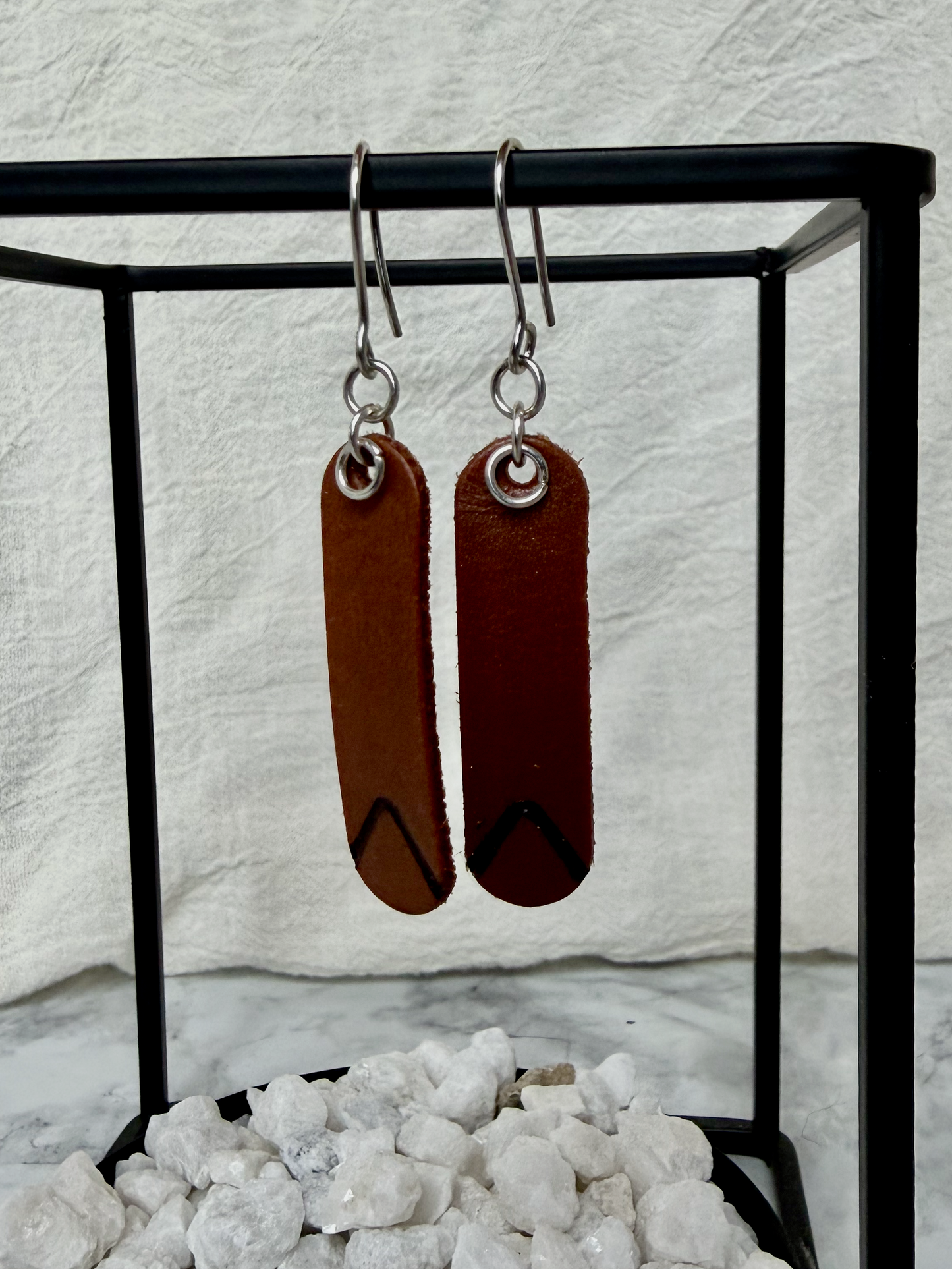 Oval V Burned Dangling Earrings Black