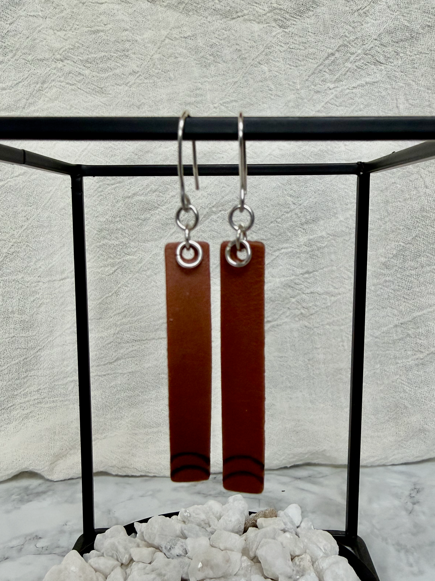 Narrow Bar with Double Arch Burn Dangle Earrings Brown