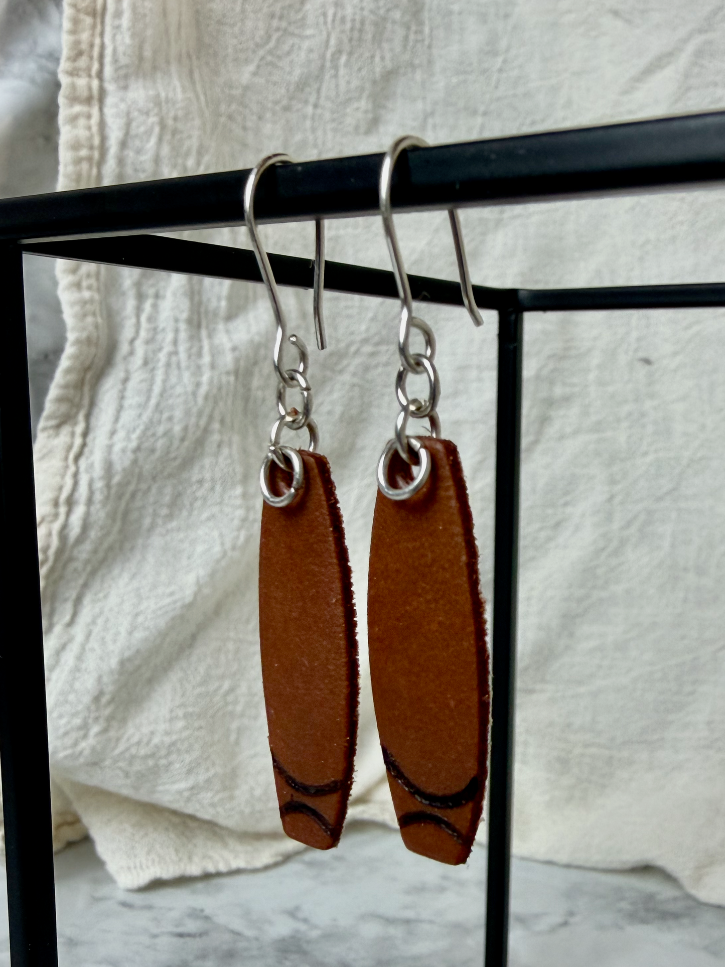 Brown Narrowed bar With burned v