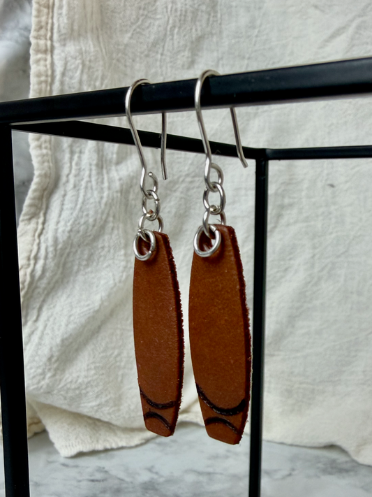 Brown Narrowed bar With burned v