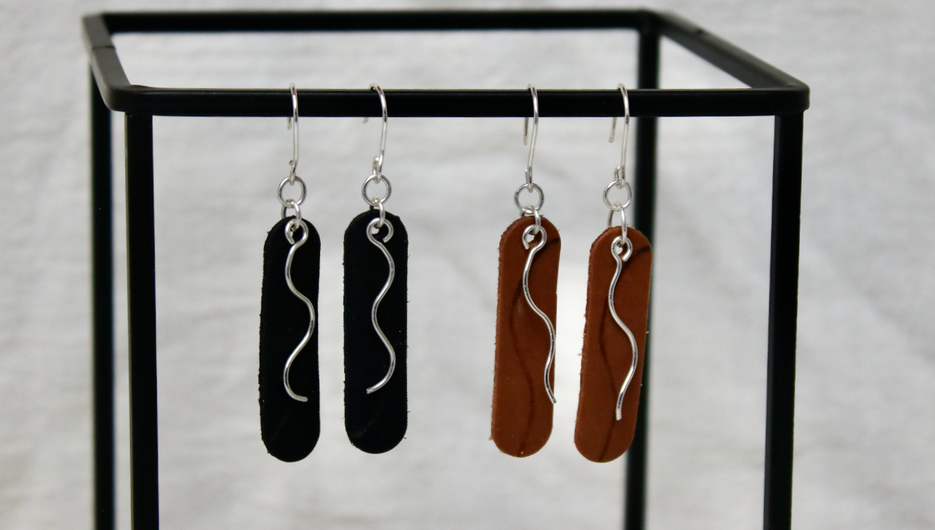 Oval Sway Earrings Black