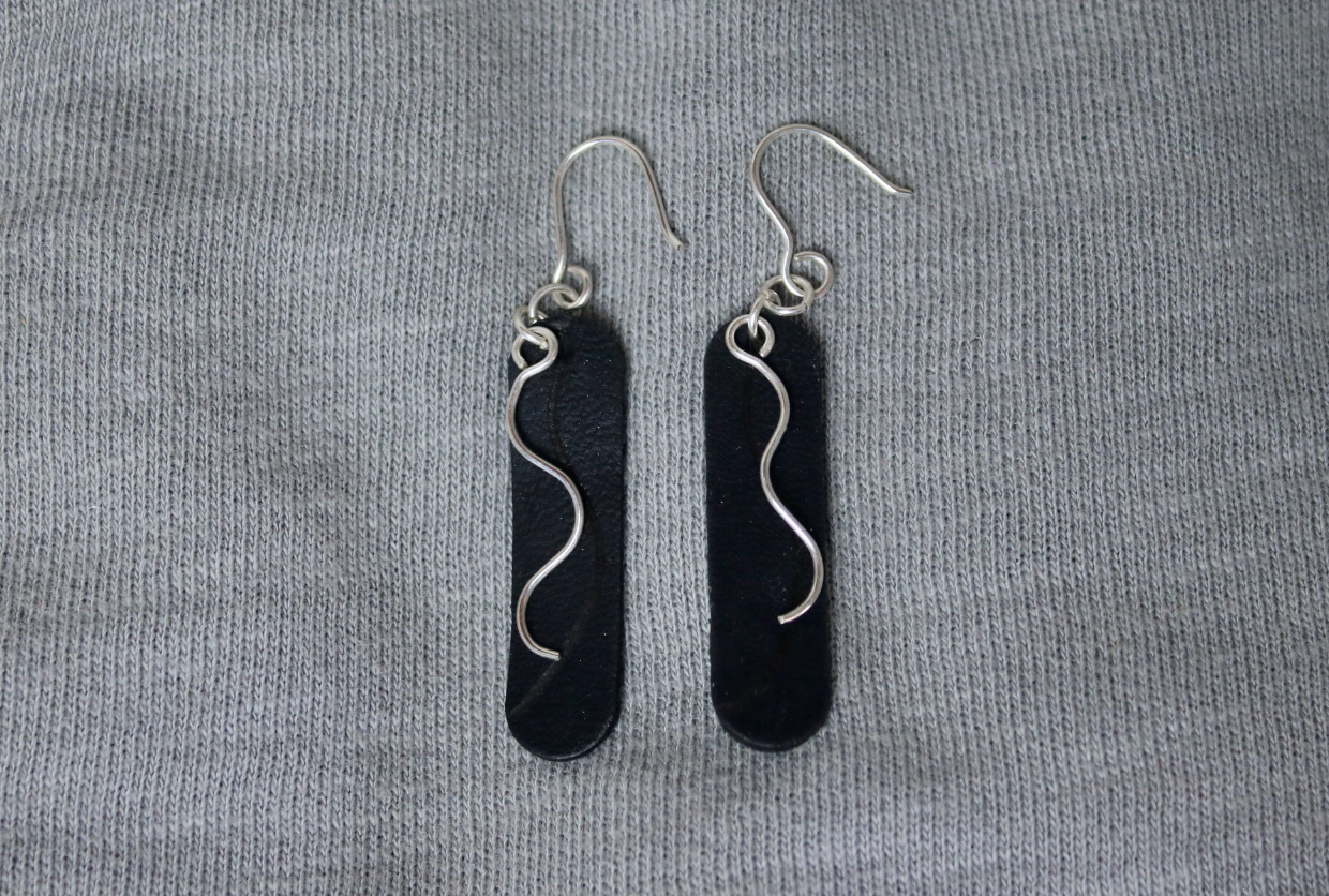 Oval Sway Earrings Black